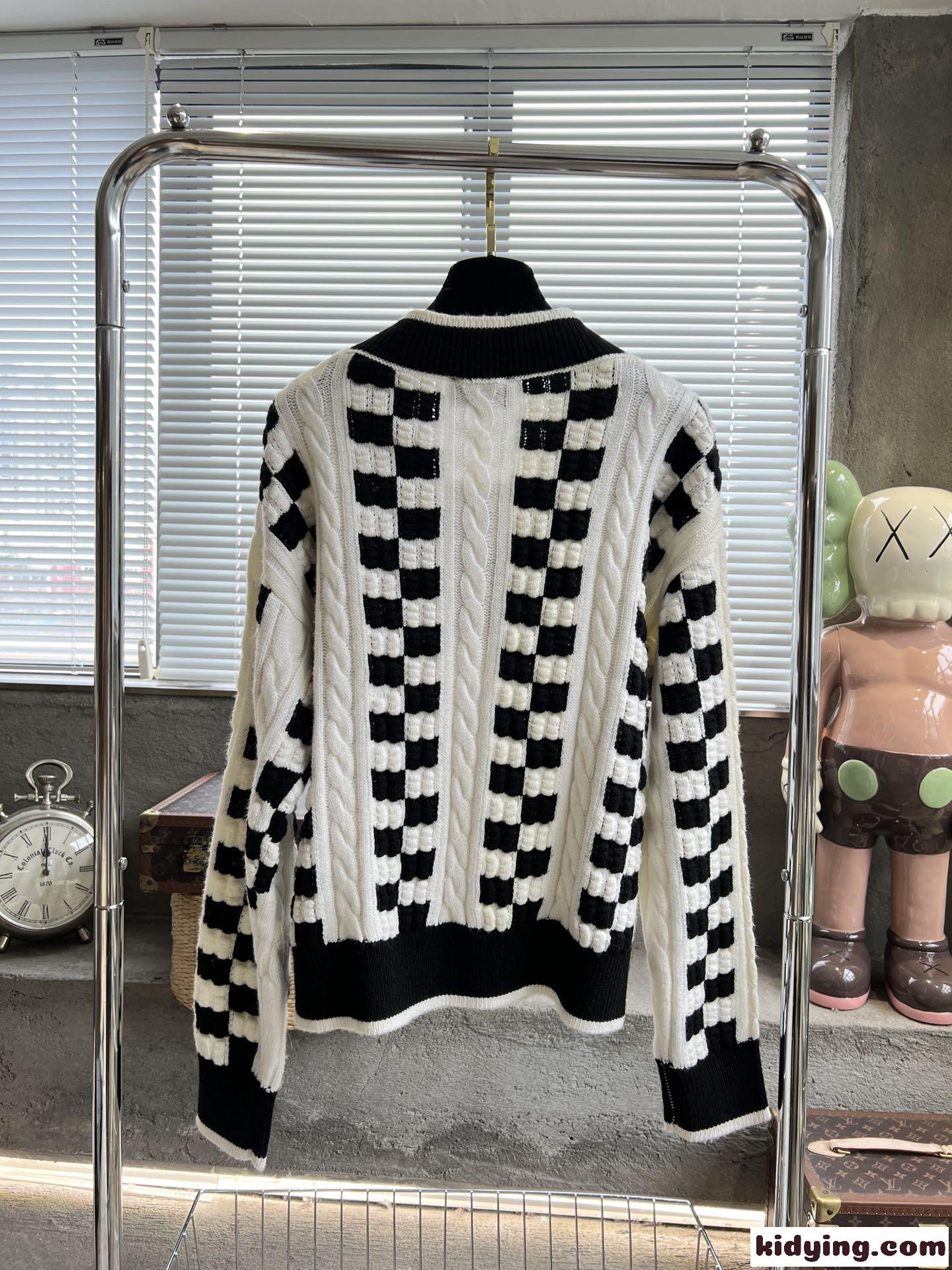 一枚でオシャレ&カジュアル Vネック 配色 シャネル セーター コピー ニット プルオーバー-2