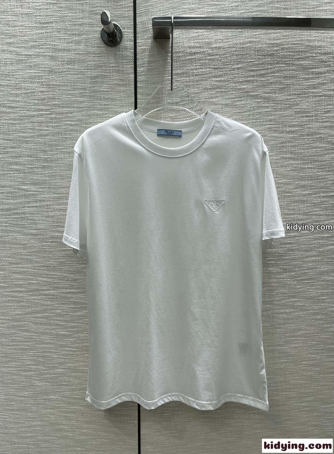 シンプル ゆったり カジュアル クルーネック プラダ Tシャツ コピー ロゴ 着痩せ 合わせやすい-0