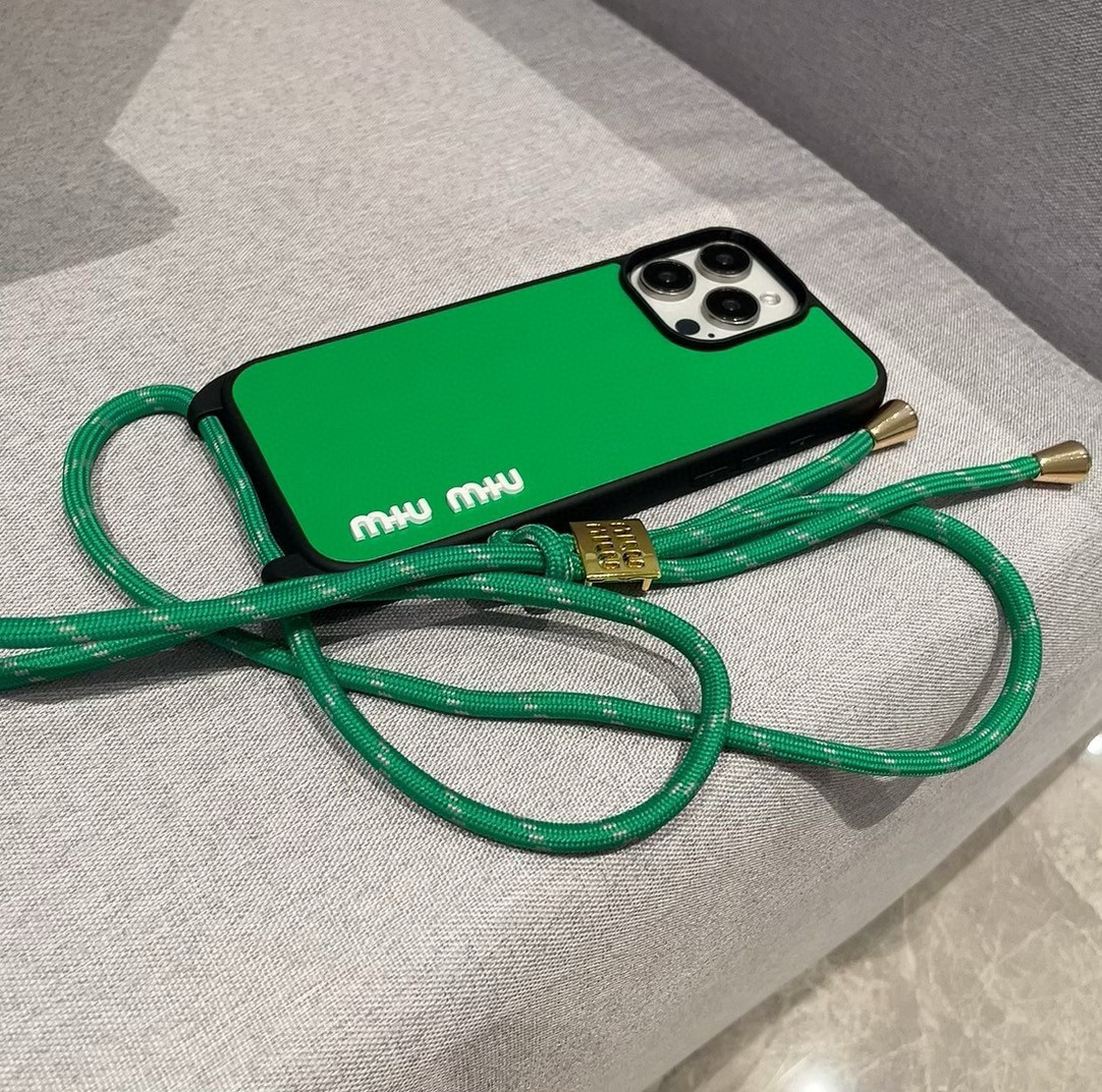 シンプル 上品 スマホケース ミュウミュウ アイフォンケース 偽物 iPhone16 グリーン-2