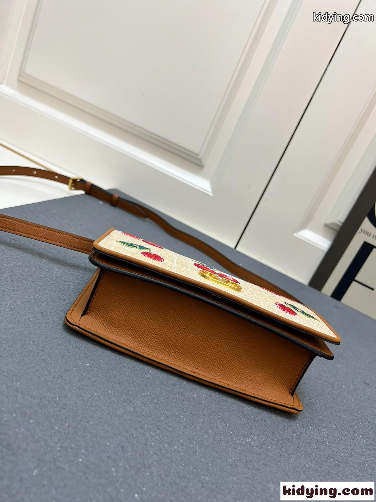 ヴァレンティノ バッグ コピー 爽やか チェリフィックパターン ショルダーバッグ-3