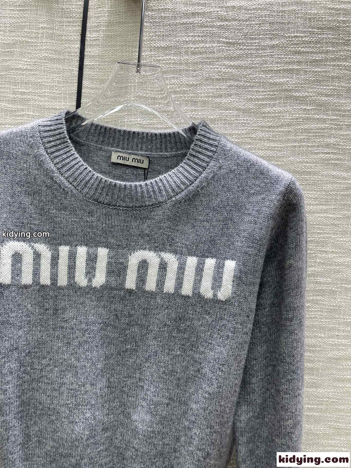 シンプル ロゴ ミュウミュウ セーター コピー レディース トップス グレー-1