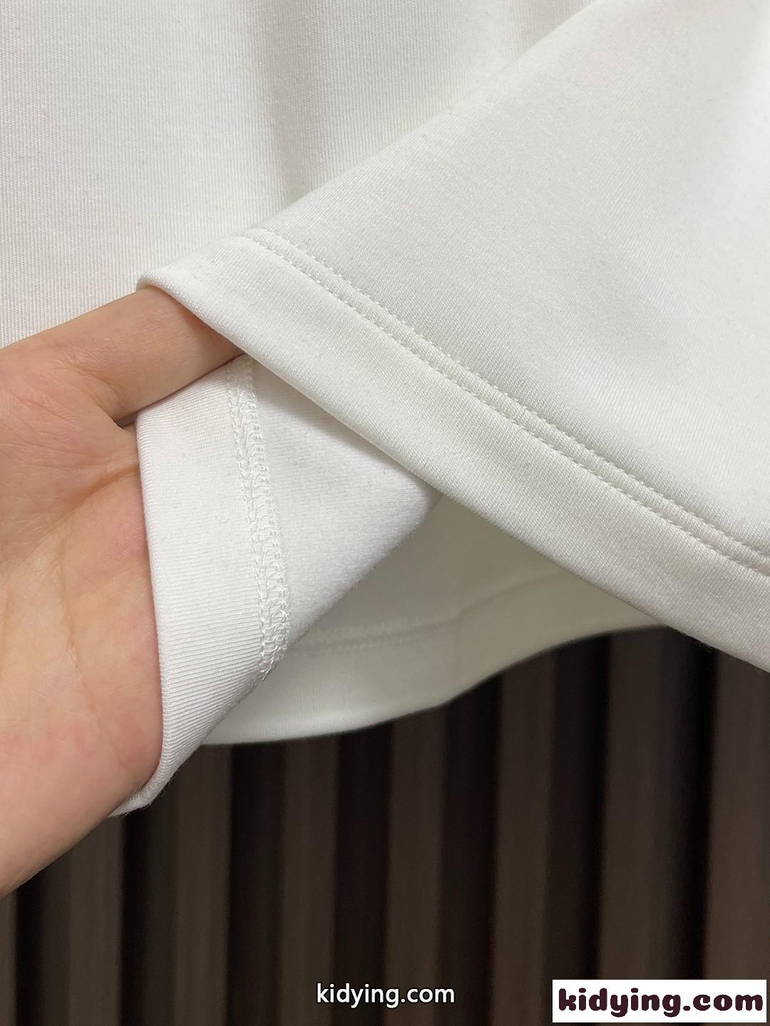 定番 合わせやすい クルーネック 長袖Tシャツ モンクレール Tシャツ コピー ホワイト-3