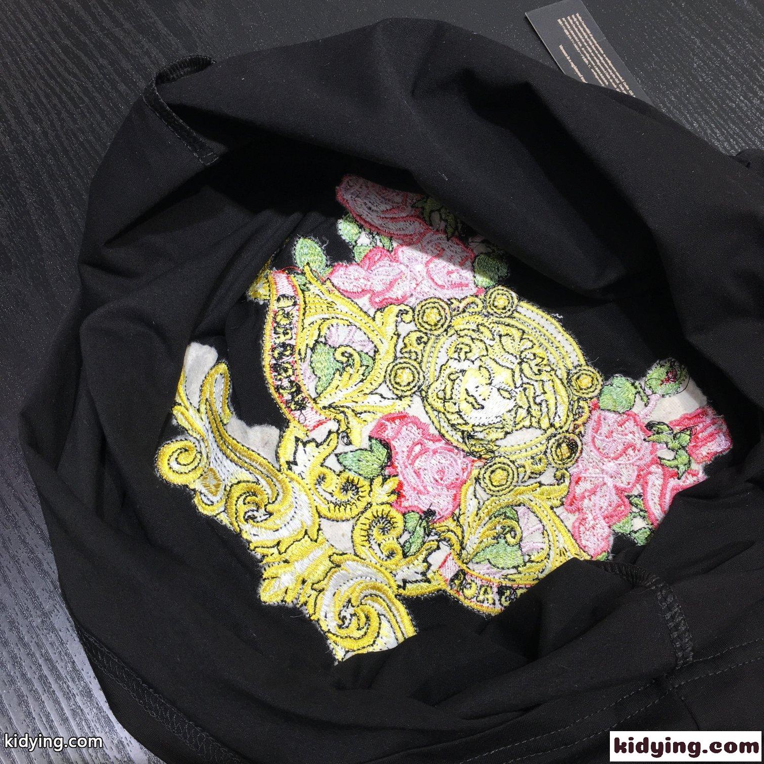 注目される 刺繍入り カジュアル ゆったり 着心地いい ヴェルサーチ tシャツ レディース コピー 人気 トップス-4