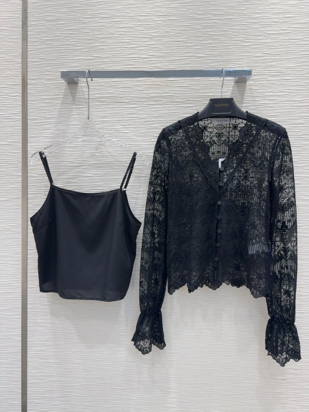可愛い おしゃれ Vネック レースブラウス ヴァレンティノ シャツ コピー ブラック-3
