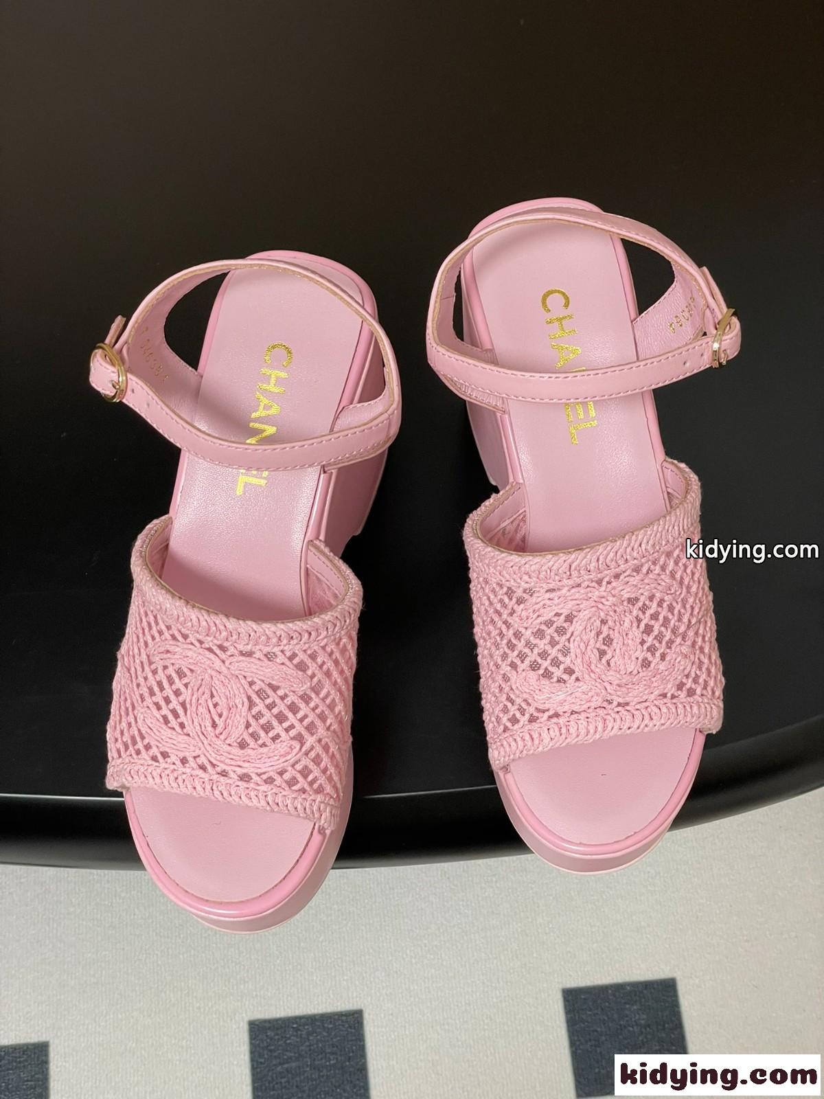 【上品で愛らしい足元】CHANEL CCロゴ メッシュ厚底サンダル コピー ピンク-1