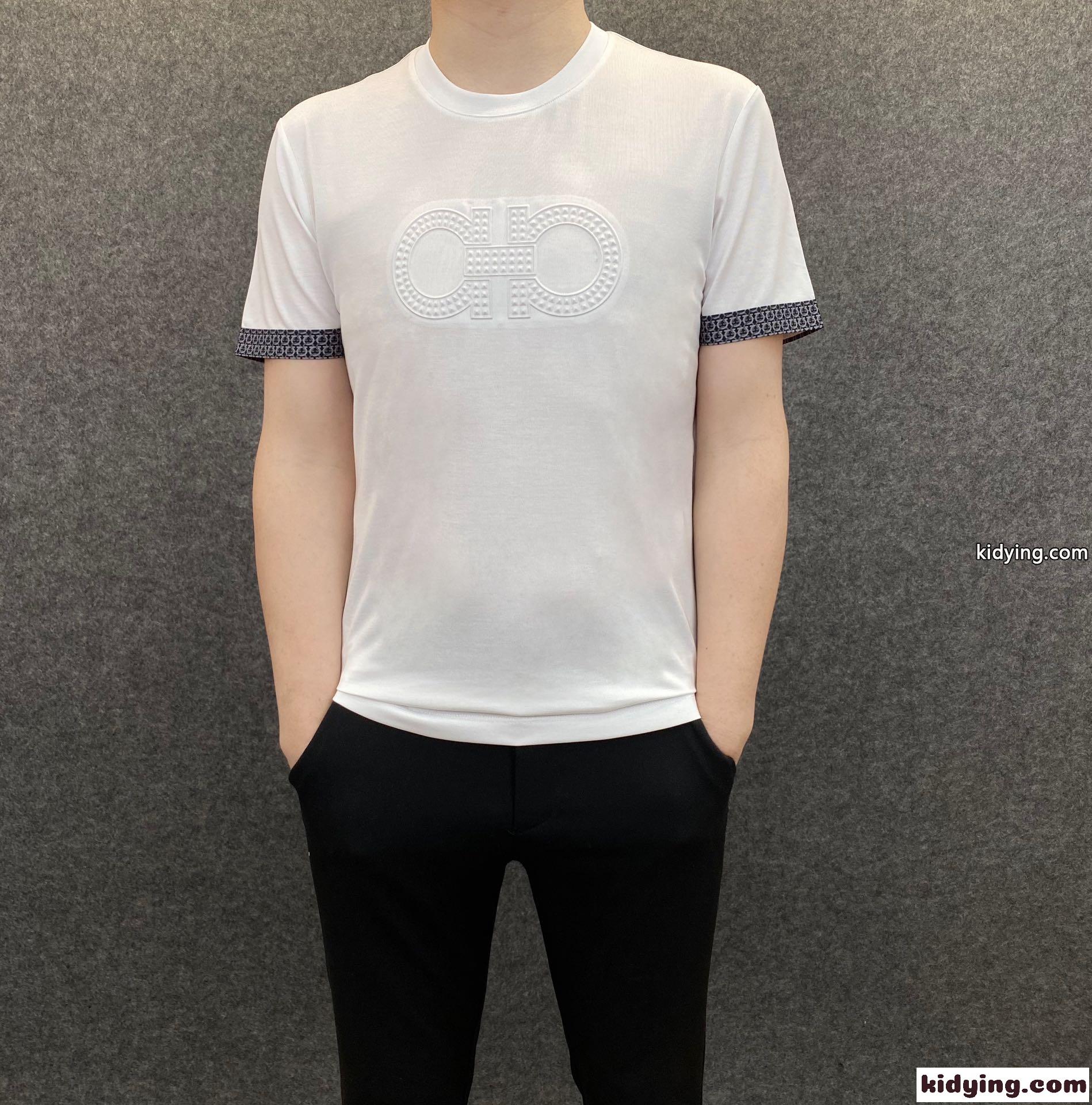 着心地いい サルヴァトーレ・フェラガモ 半袖tシャツ コピー ロゴ クールネック メンズ カジュアル おしゃれ-2