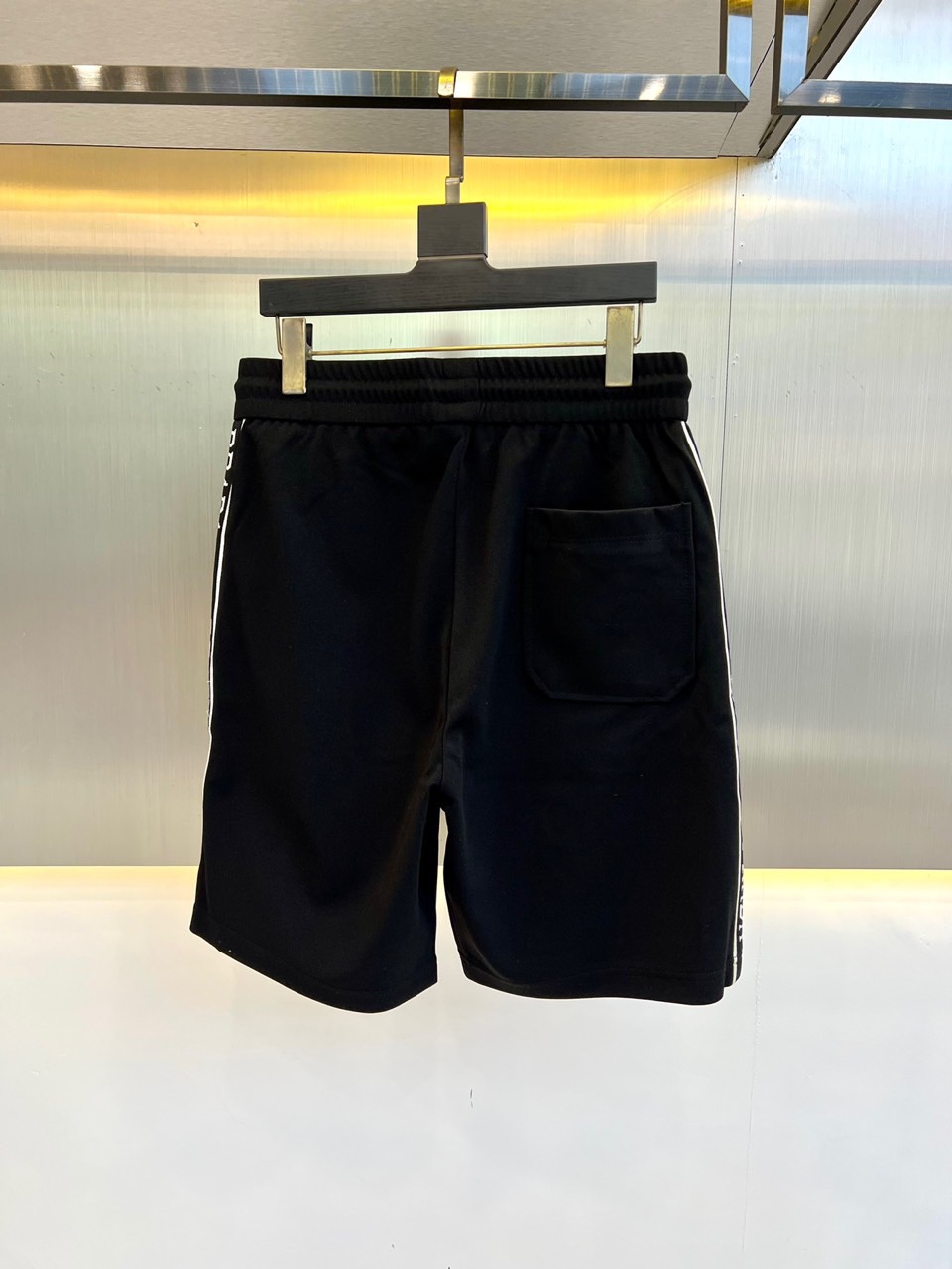 定番 おしゃれ 合わせやすい プラダ パンツ コピー メンズ ショートパンツ ブラック-2