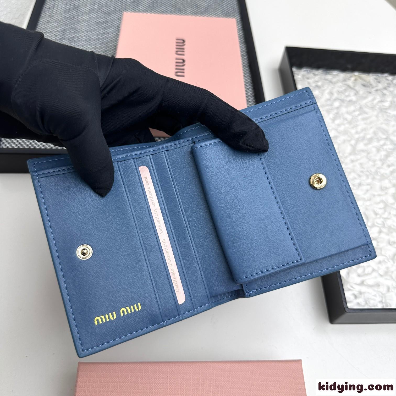 ミュウミュウ 財布 コピー 定番 2つ折り財布 小銭入れ付き レディース ブルー-2