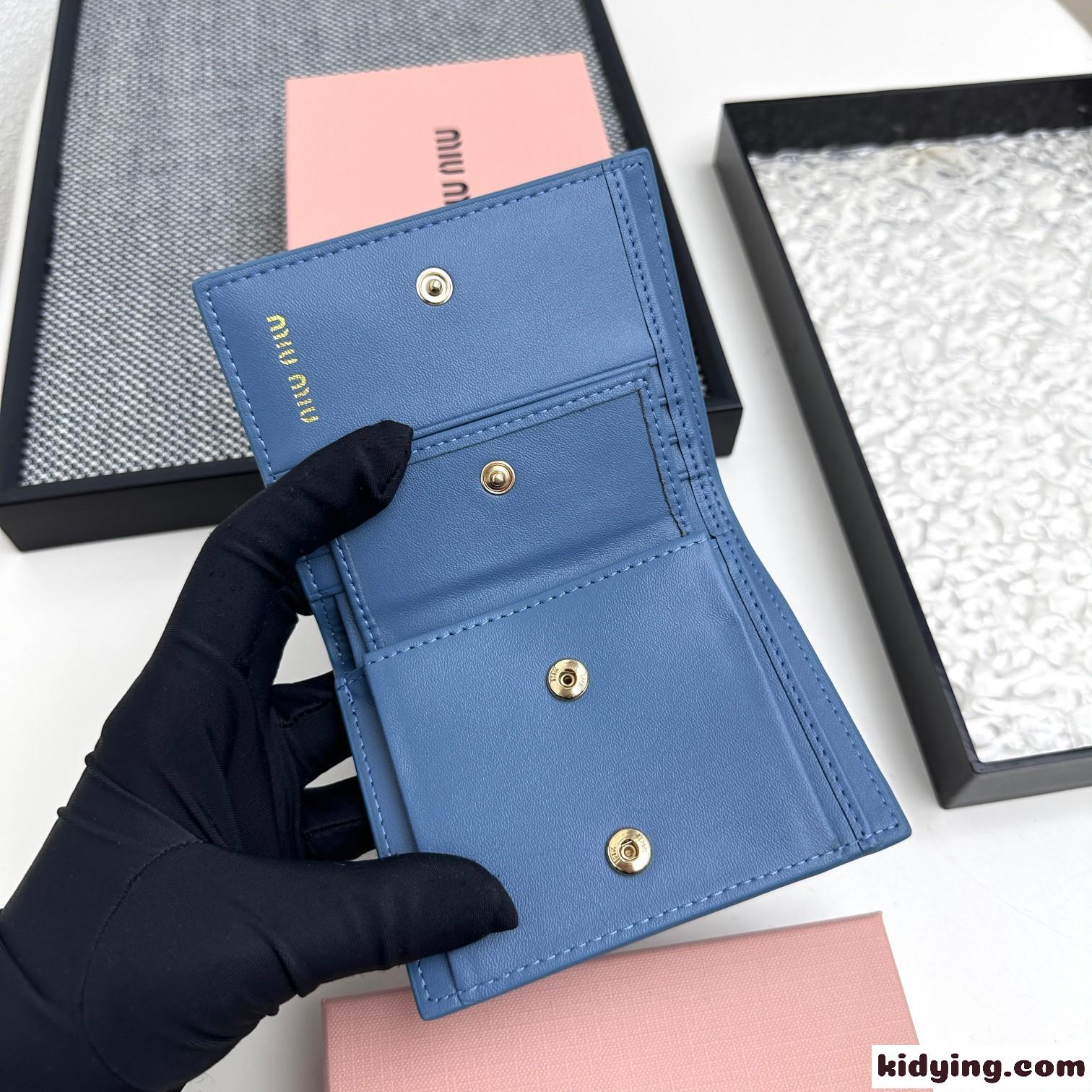 ミュウミュウ 財布 コピー 定番 2つ折り財布 小銭入れ付き レディース ブルー-5