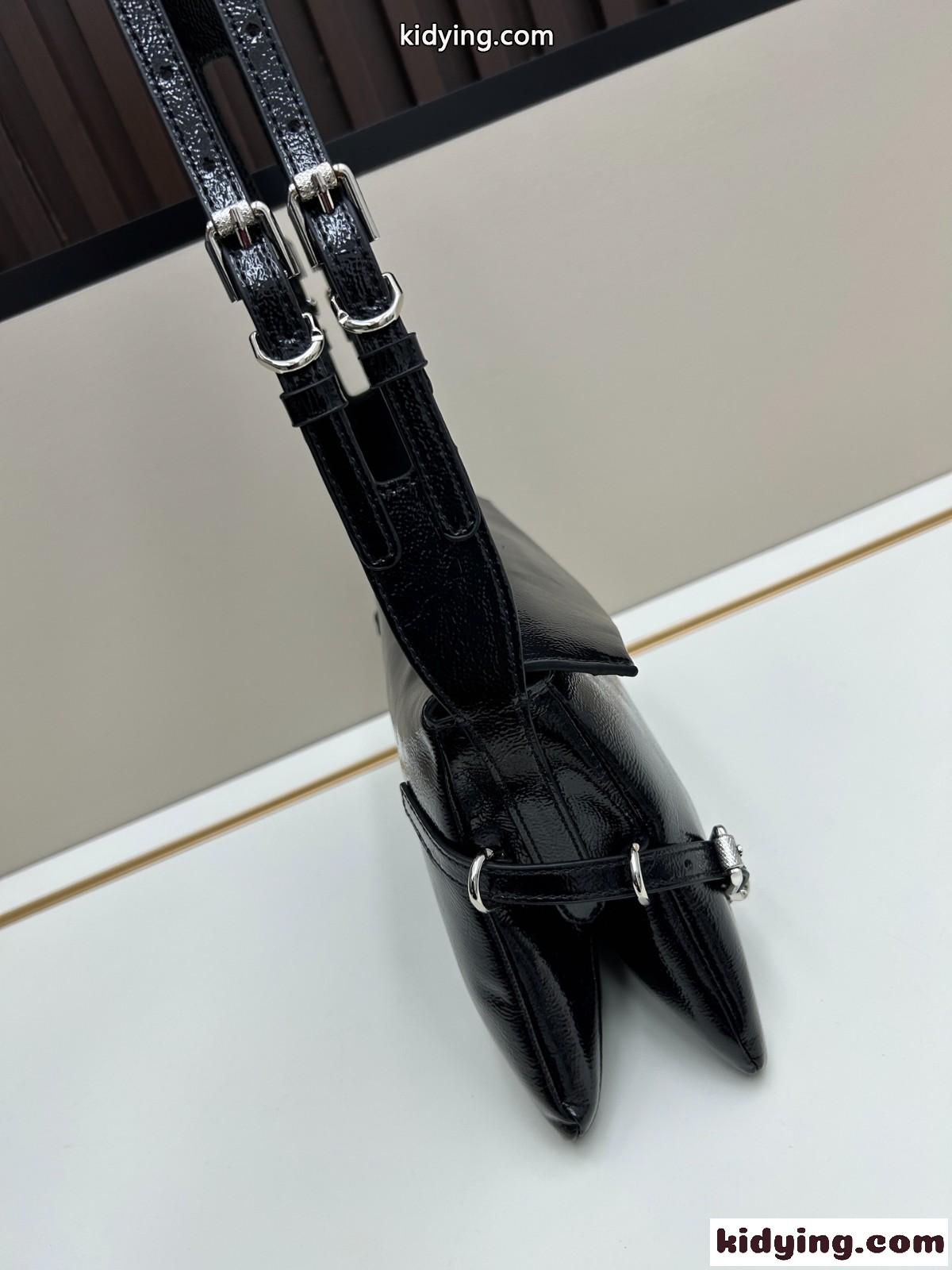 ジバンシィ プティ ヴォワイユー レザー ショルダーバッグ スーパーコピー ブラック-0