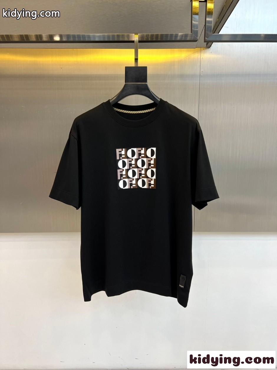 ベーシック ロゴ刺繍 フェンディ Tシャツ 偽物 クルーネック 半袖Tシャツ ブラック-0