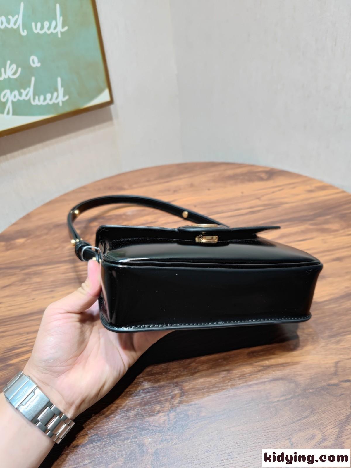 上品 パテントレザー ロビンソンバッグ トリーバーチ バッグ コピー レディース ショルダーバッグ ブラック-4