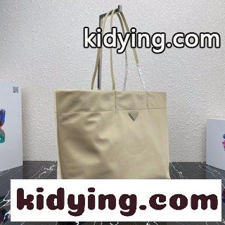 プラダ バッグ 売る コピー 新しいトートバッグ この中号のトートバッグは革新的な再生ナイロン生地で作られて デザインがシンプルでスタイリッシュです-0