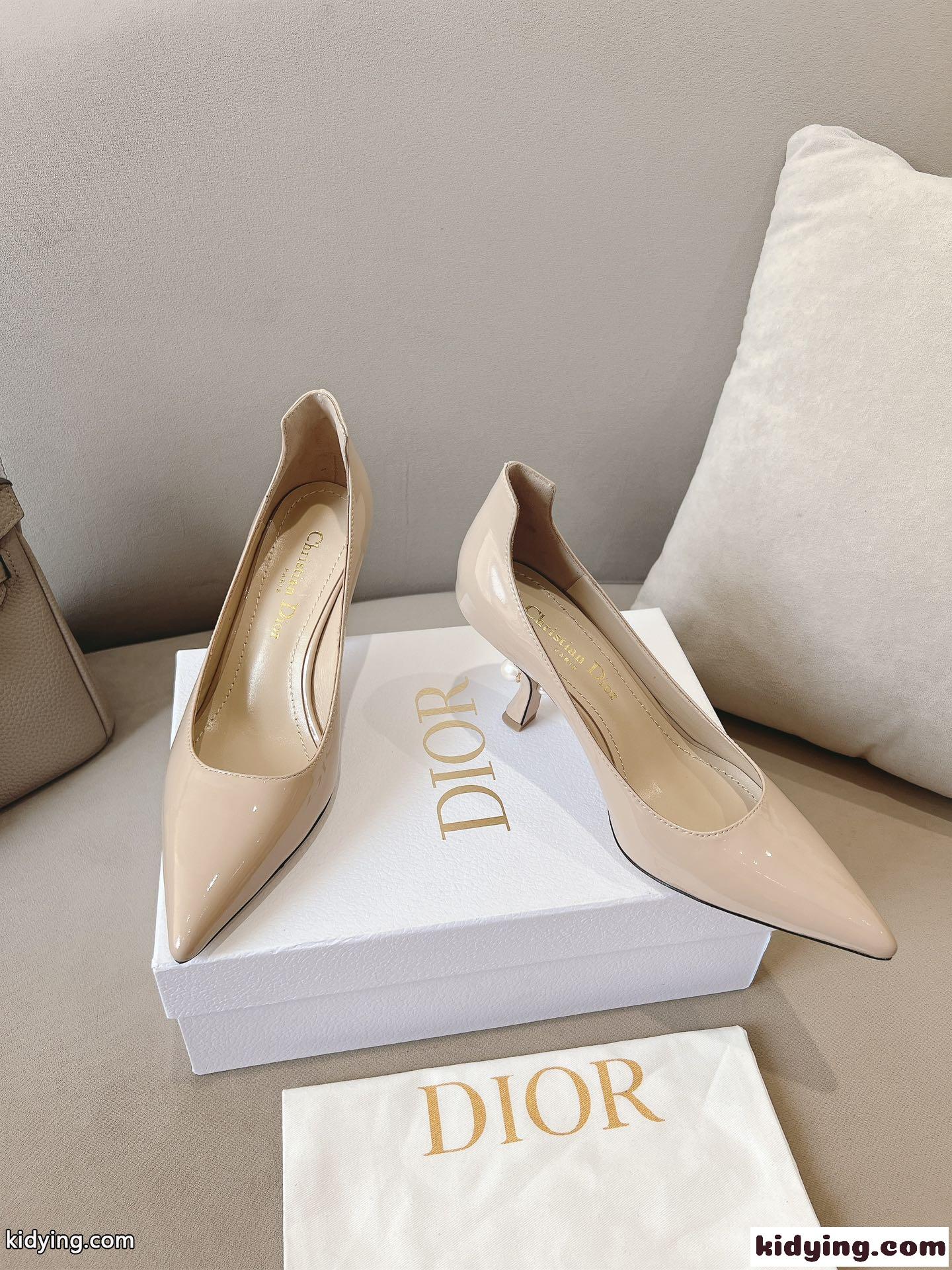 女子力アップ パテントレザー Dior Tribales パンプス クリスチャン・ディオール パンプス コピー ベージュ-0