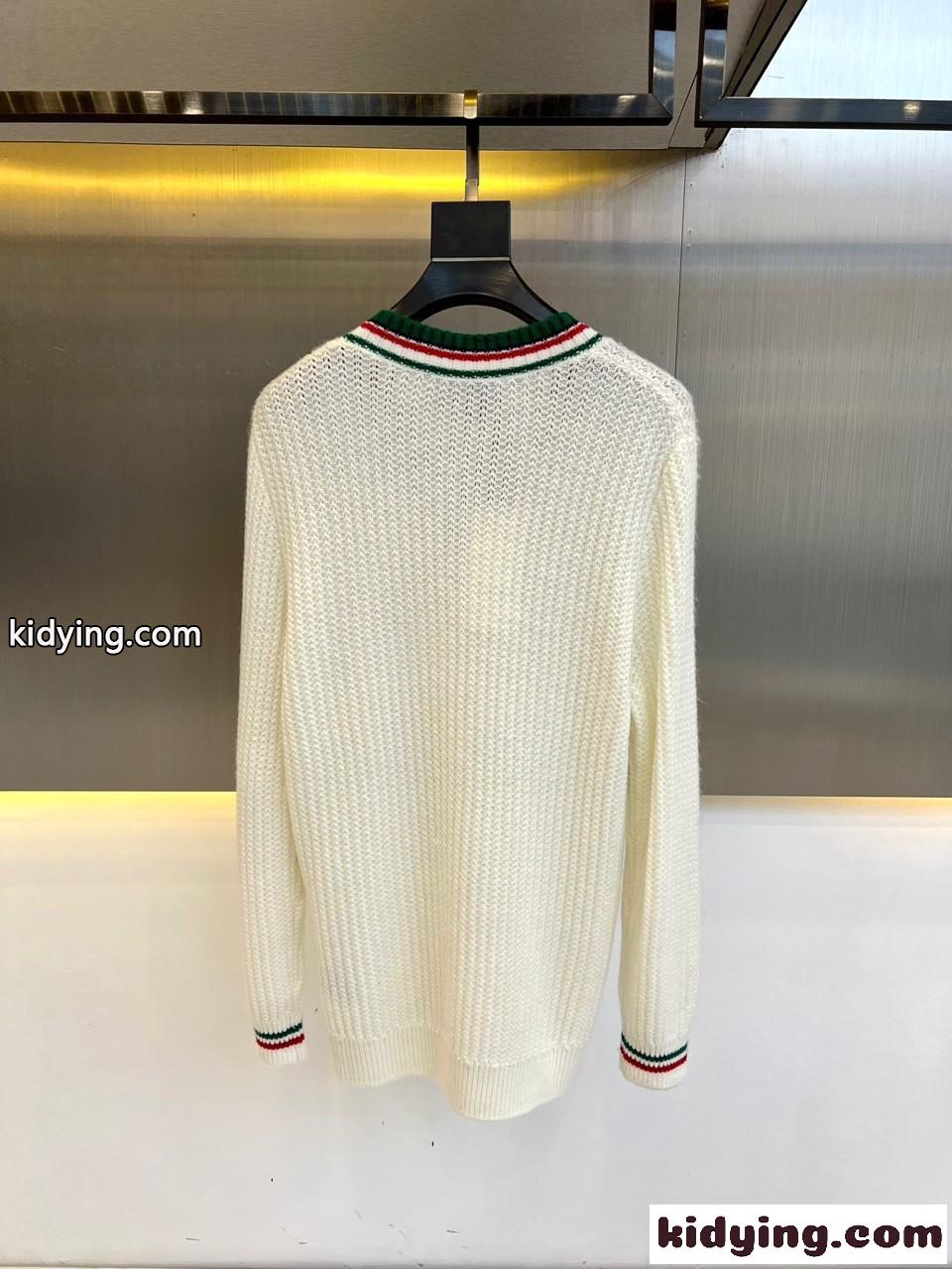 カレッジスタイル ロゴ刺繍 Vネック ニット グッチ セーター コピー メンズ-1