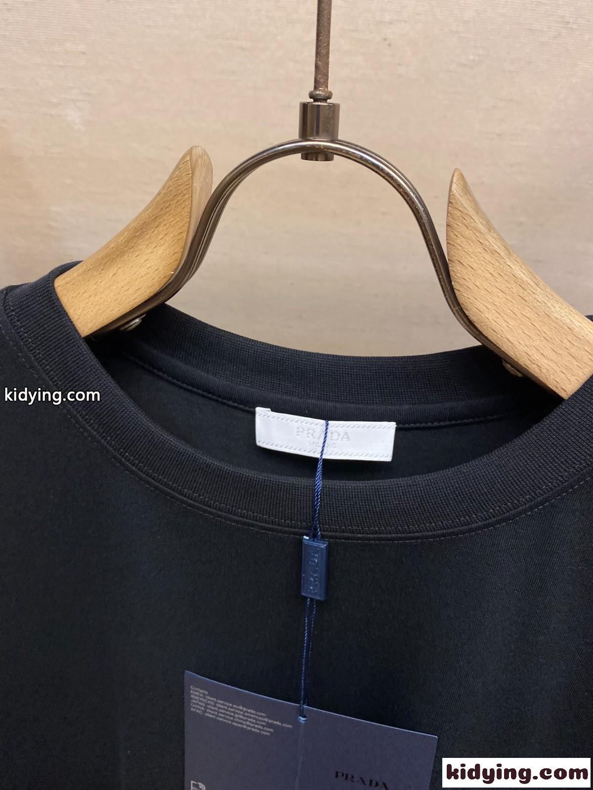 カジュアル ロゴパッチ クルーネック プラダ Tシャツ コピー ブラック-2
