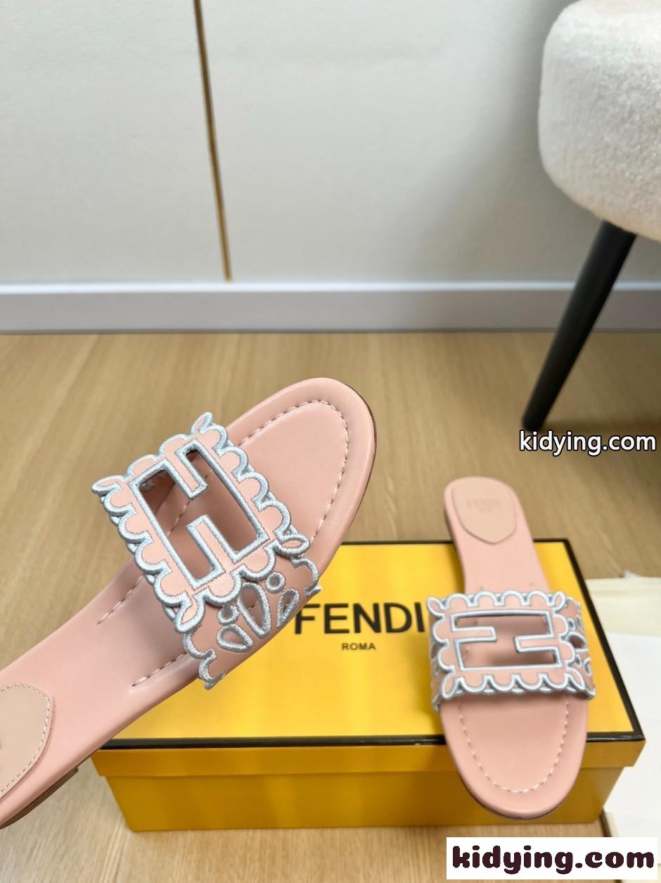 人気 バゲット スライドサンダル 刺繍入り カジュアル フェンディ サンダル コピー ピンク-0