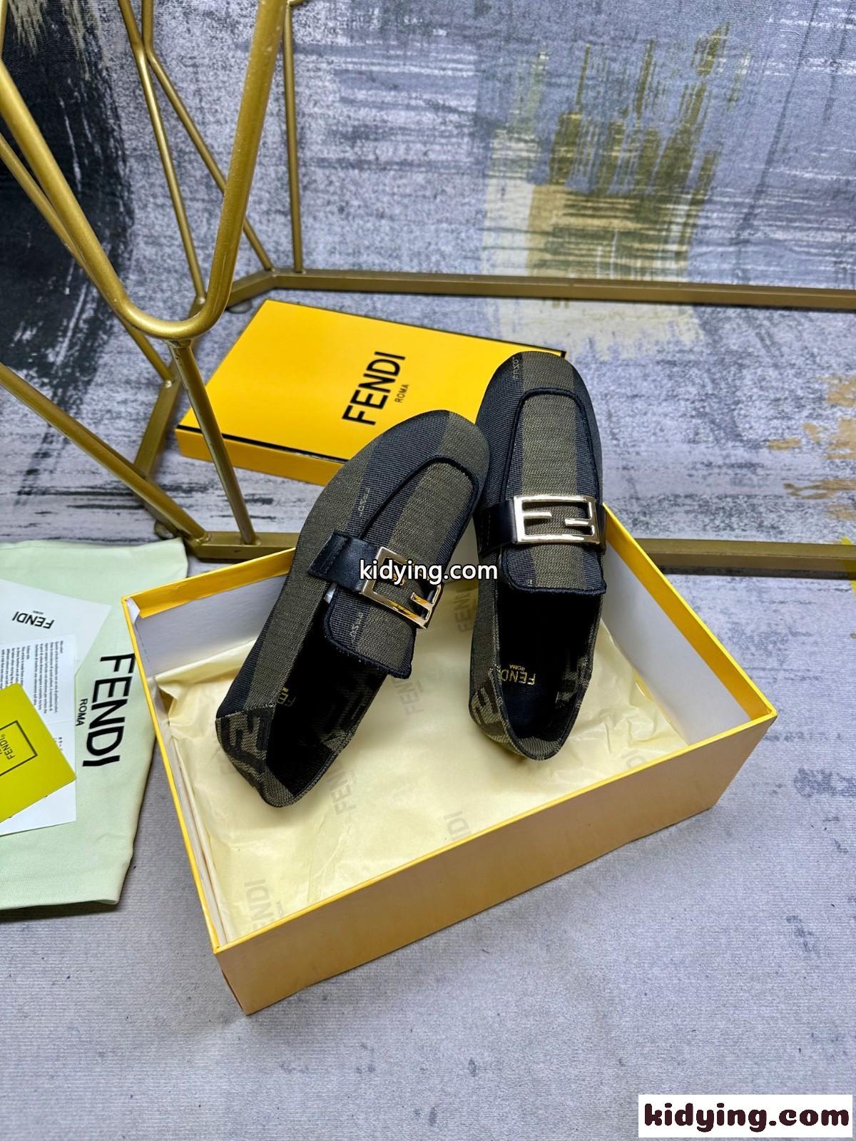 バゲット キャンバス ローファー フェンディ モカシン スーパーコピー カーキ-3
