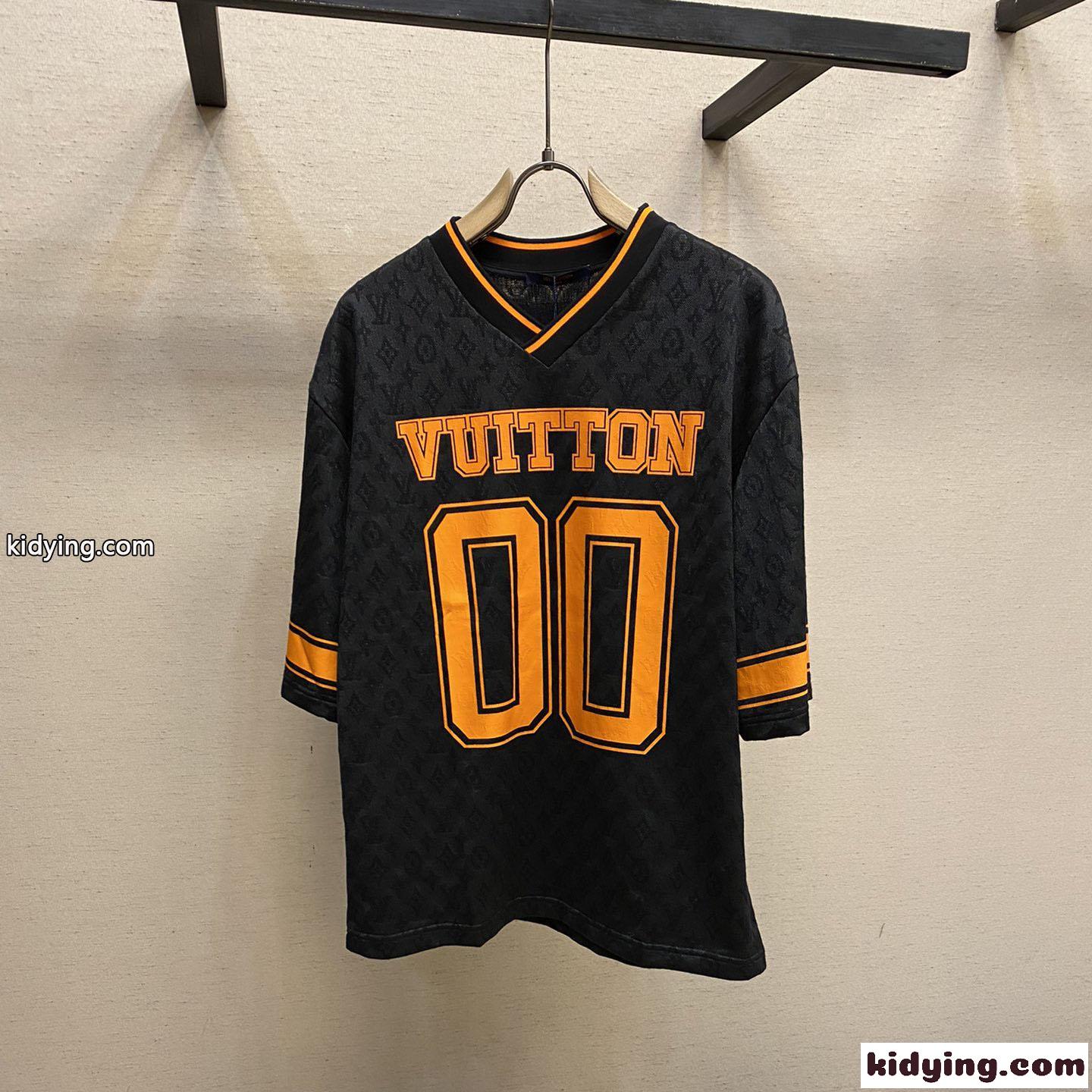 モノグラムスポーティVネックTシャツ ルイ・ヴィトン Tシャツ コピー 半袖-0