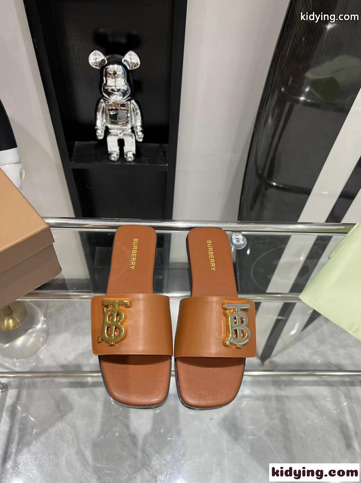 モノグラムモチーフ レザースライド フラットシューズ バーバリー サンダル コピー ブラウン-1