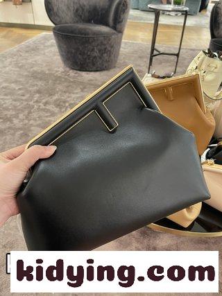 新しいFENDI Firstが来ました デザイナーKim Jonesが主導して デザインした最初のFend1は,従来のバッグ型を覆した フェンディ バッグ 新作 コピー-2