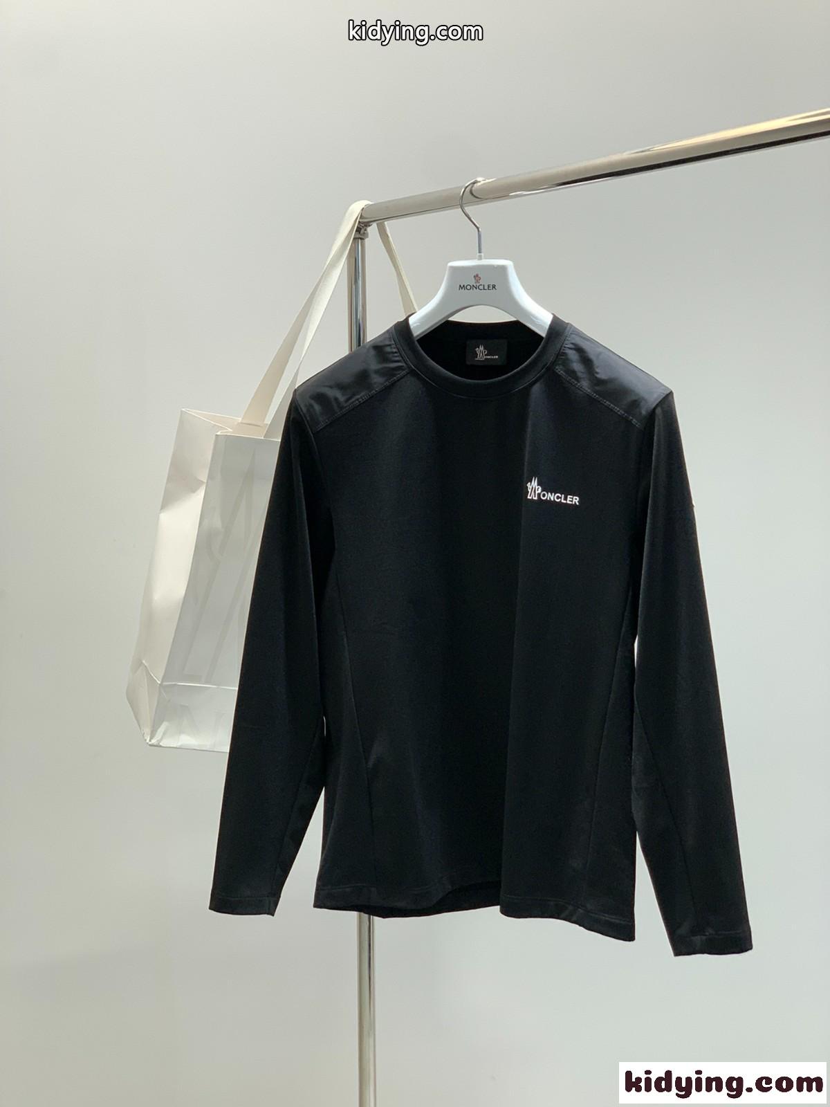 カジュアル 上品 クルーネック 長袖Tシャツ モンクレール Tシャツ 偽物 ブラック-1