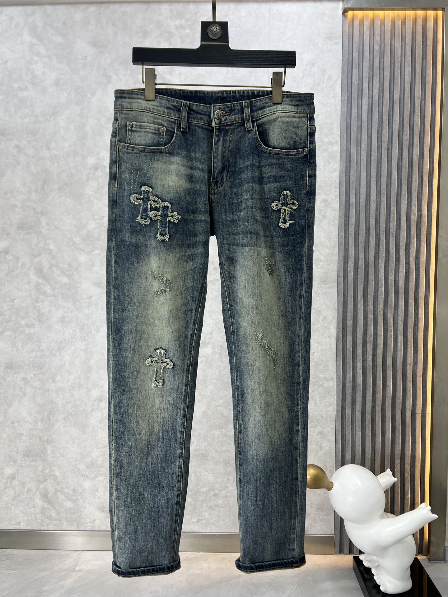飽きのこない デニムパンツ クロムハーツ パンツ コピー 合わせやすい-1