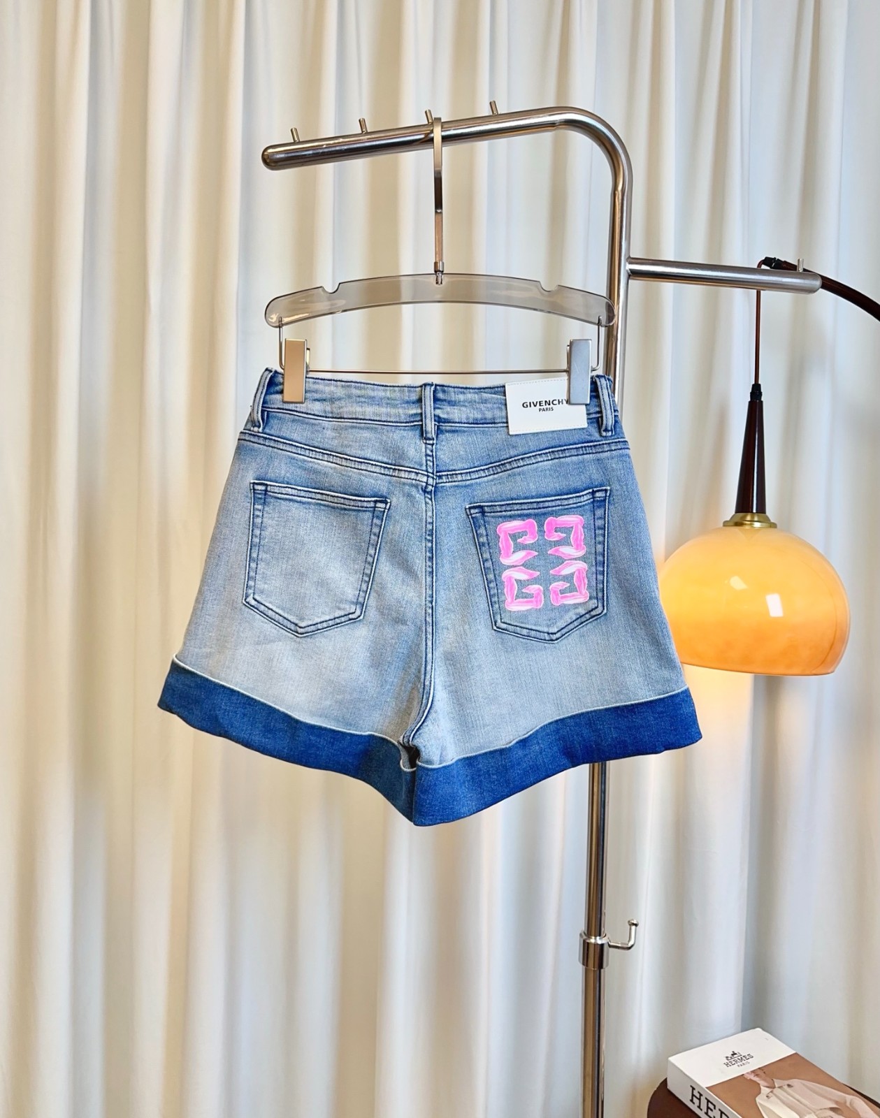 お洒落 ロールアップ ロゴ入り デニムショートパンツ ジバンシィ パンツ コピー ライトブルー-1
