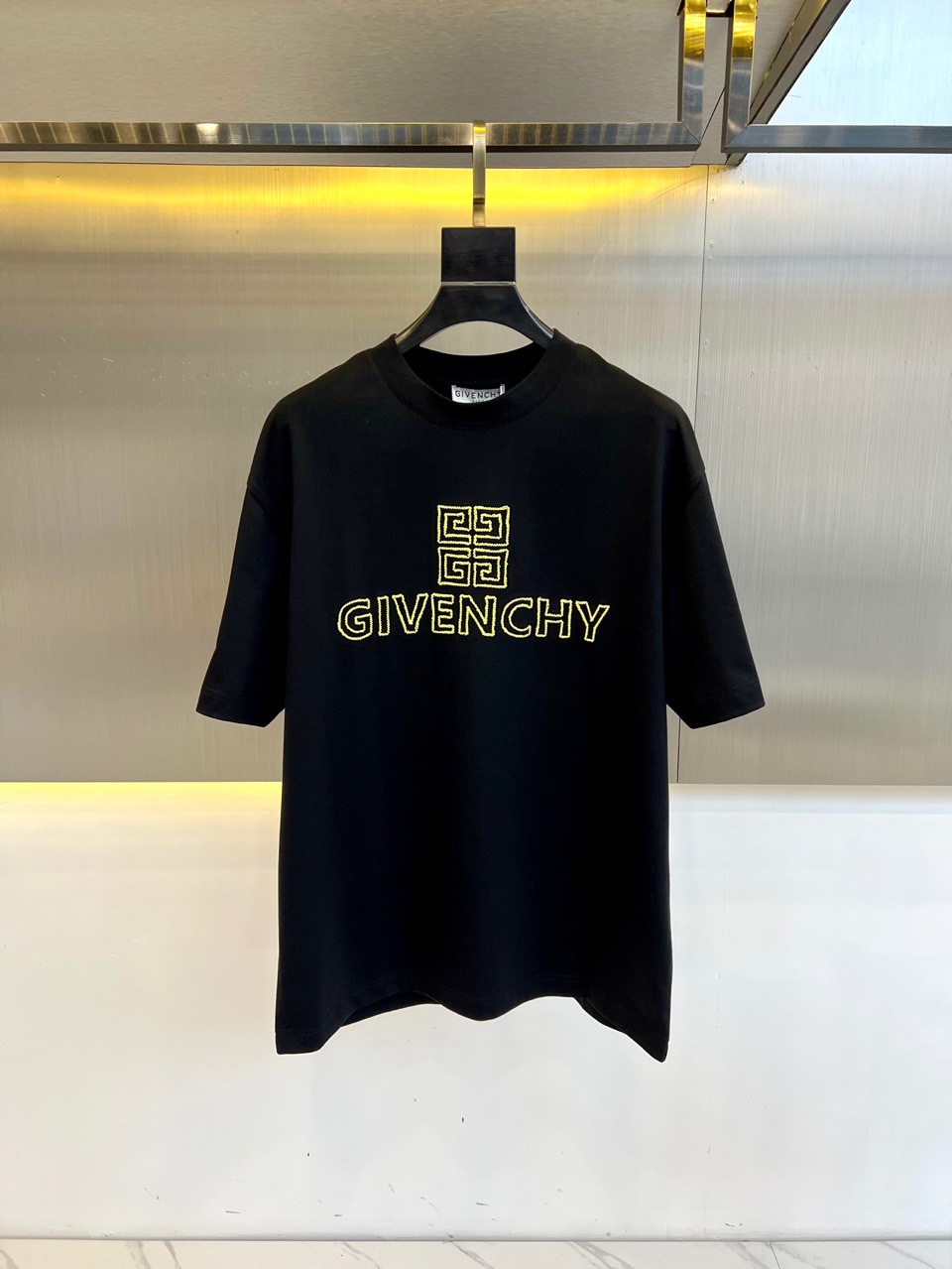 シンプル ロゴ 刺繍入り 半袖Tシャツ ジバンシィ Tシャツ 偽物 ブラック-0