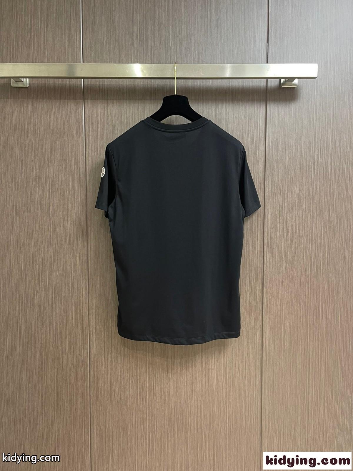 カジュアル モンクレール Tシャツ コピー 定番 ロゴ入り 半袖Tシャツ ブラック-1
