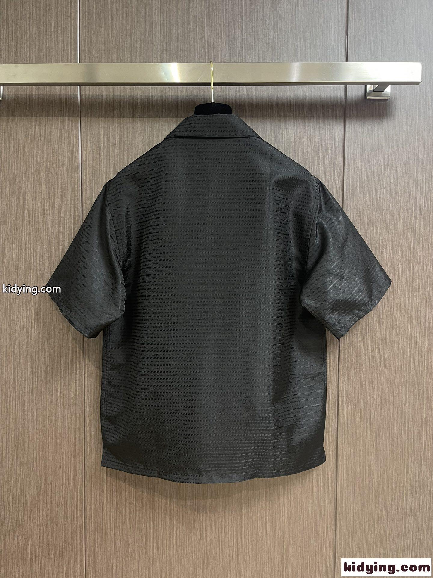 人気 上品 Re-Nylon 半袖シャツ プラダ シャツ コピー メンズ ファッション-1