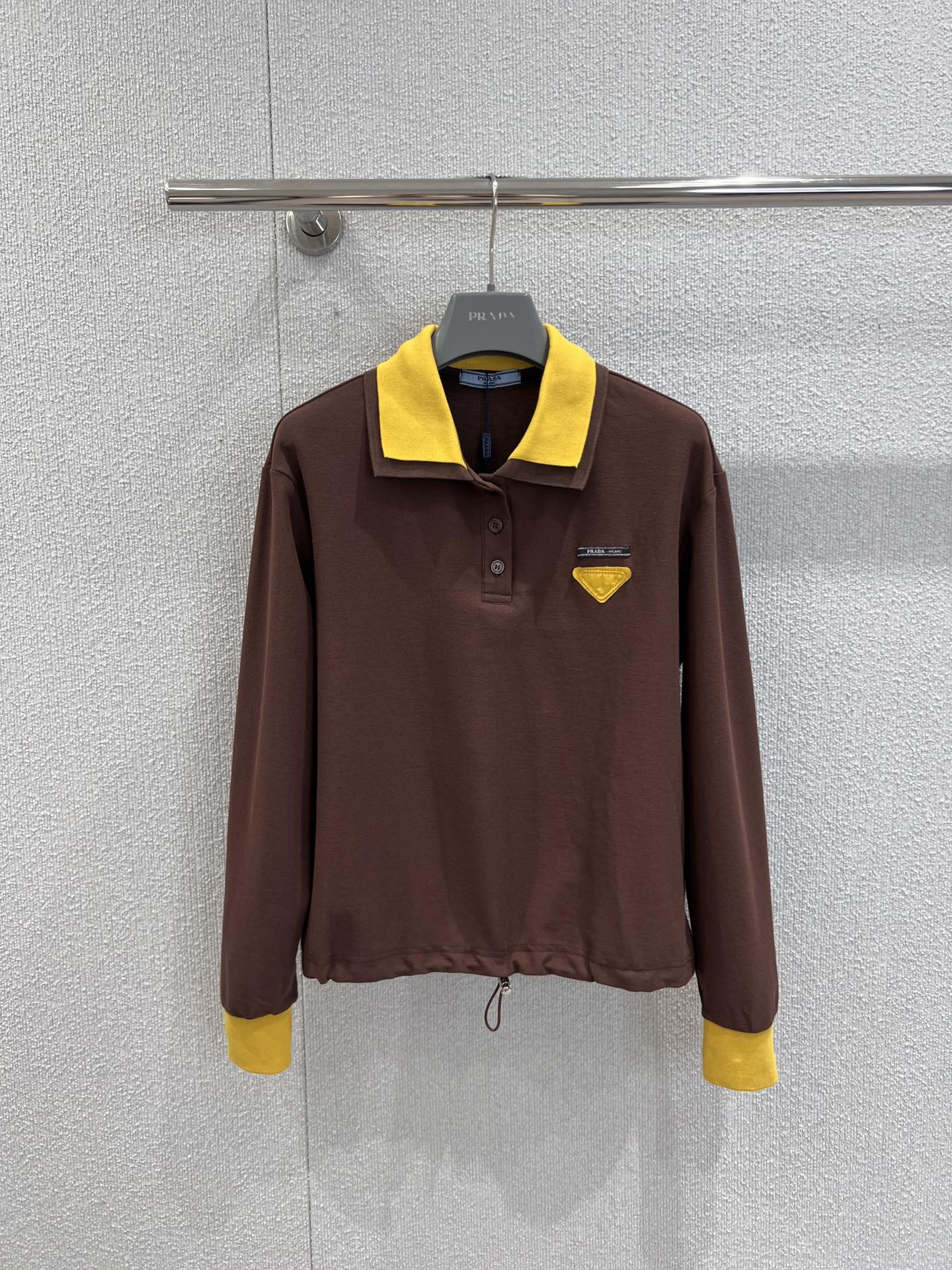 上品 カジュアル 配色 プラダ Tシャツ 偽物 長袖ポロシャツ ブラウン-0
