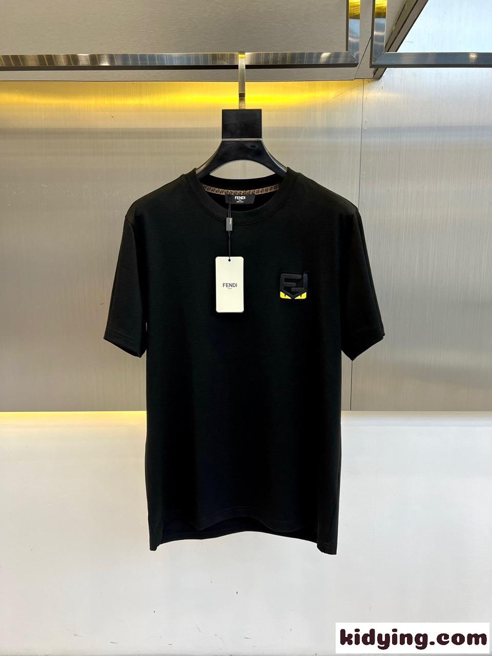 シンプル ロゴ刺繍 クルーネック 半袖Tシャツ フェンディ Tシャツ 偽物 ブラック-0