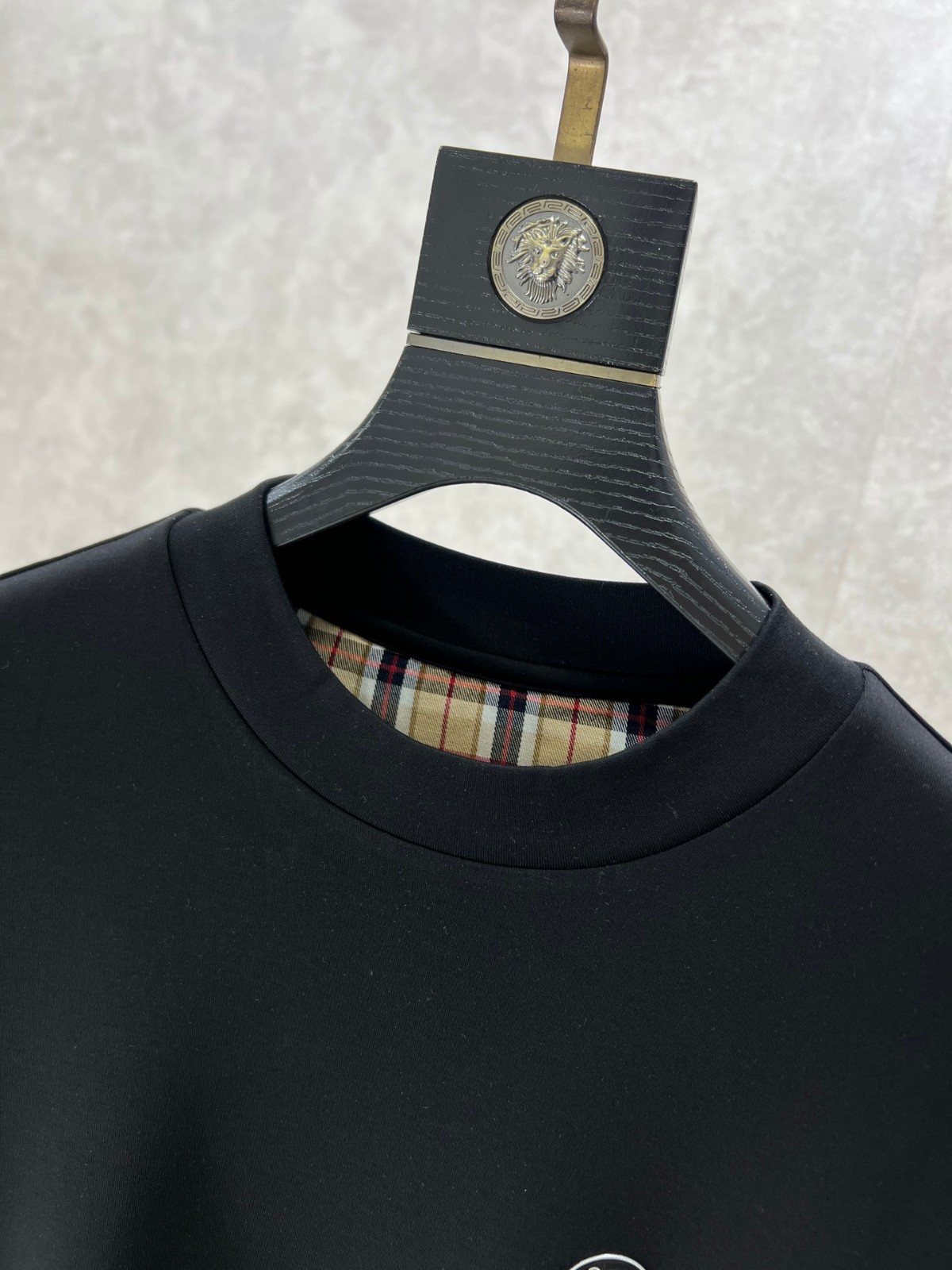 シンプル 合わせやすい クルーネック 長袖Tシャツ バーバリー Tシャツ コピー ブラック-3