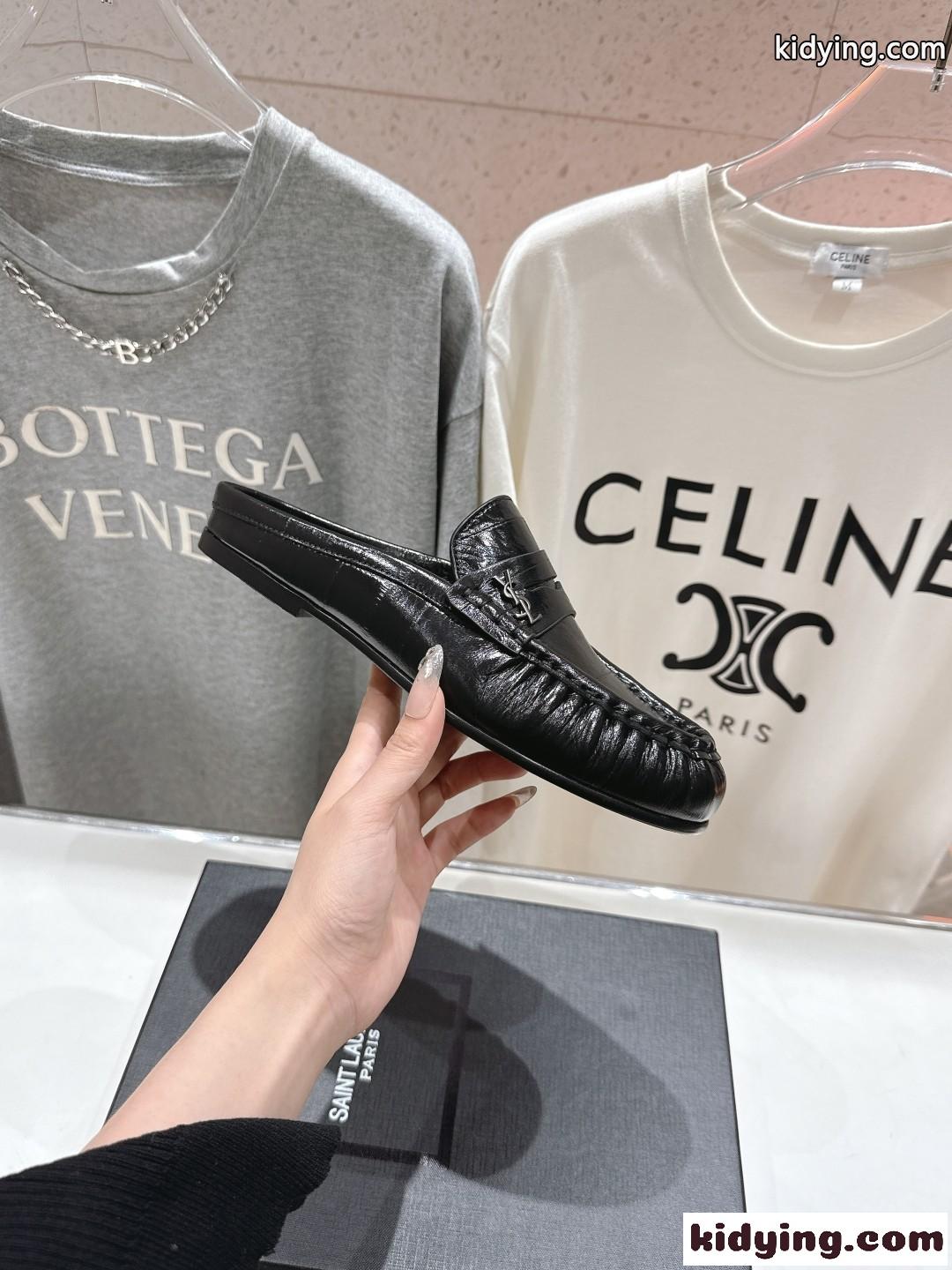 クロコダイル型押しYSL ル ローファー イヴ・サンローラン レディースシューズ スーパーコピー ブラック-0