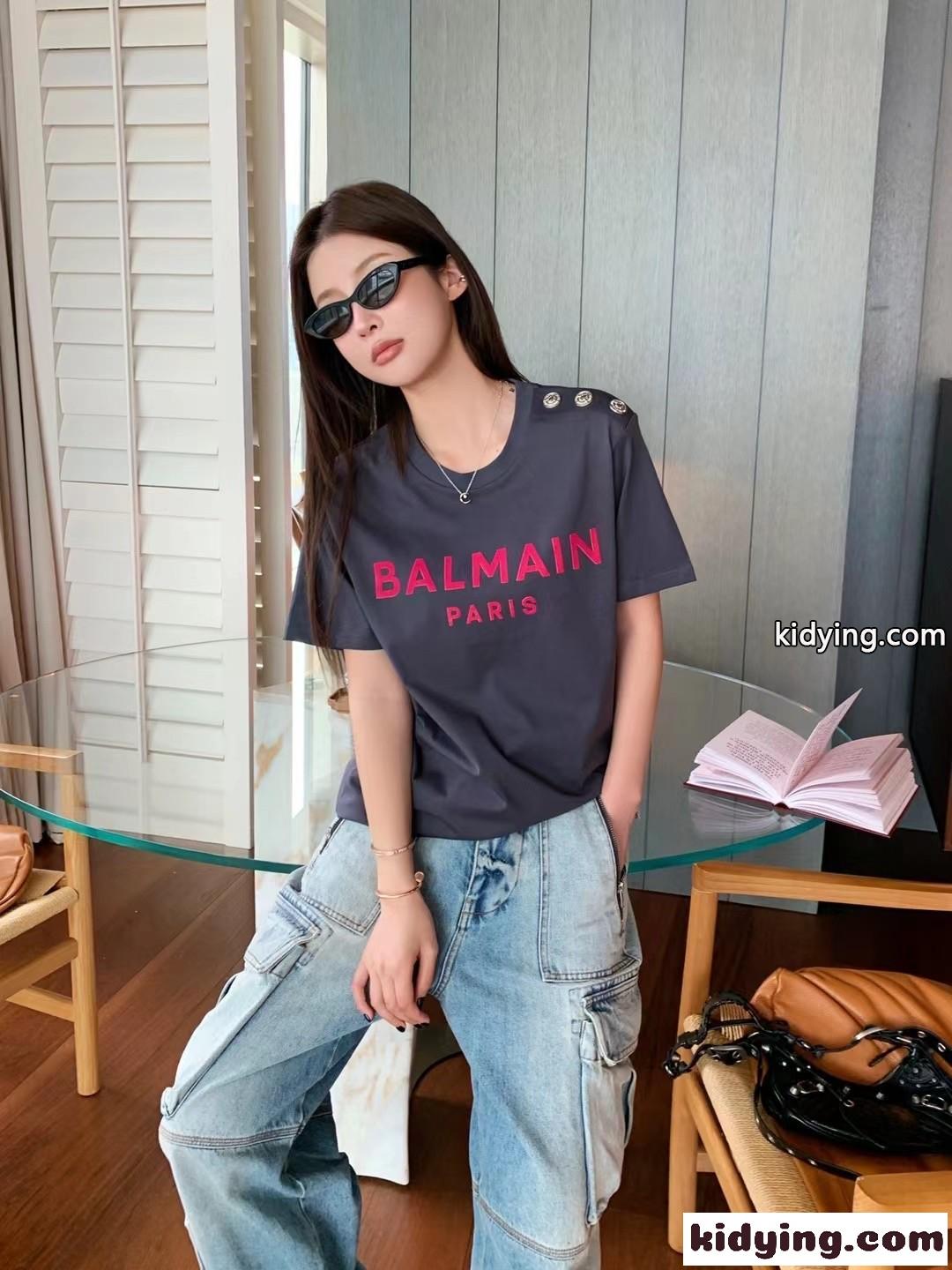 シンプル おしゃれ ロゴ入り 半袖Tシャツ バルマン Tシャツ コピー グレー-3