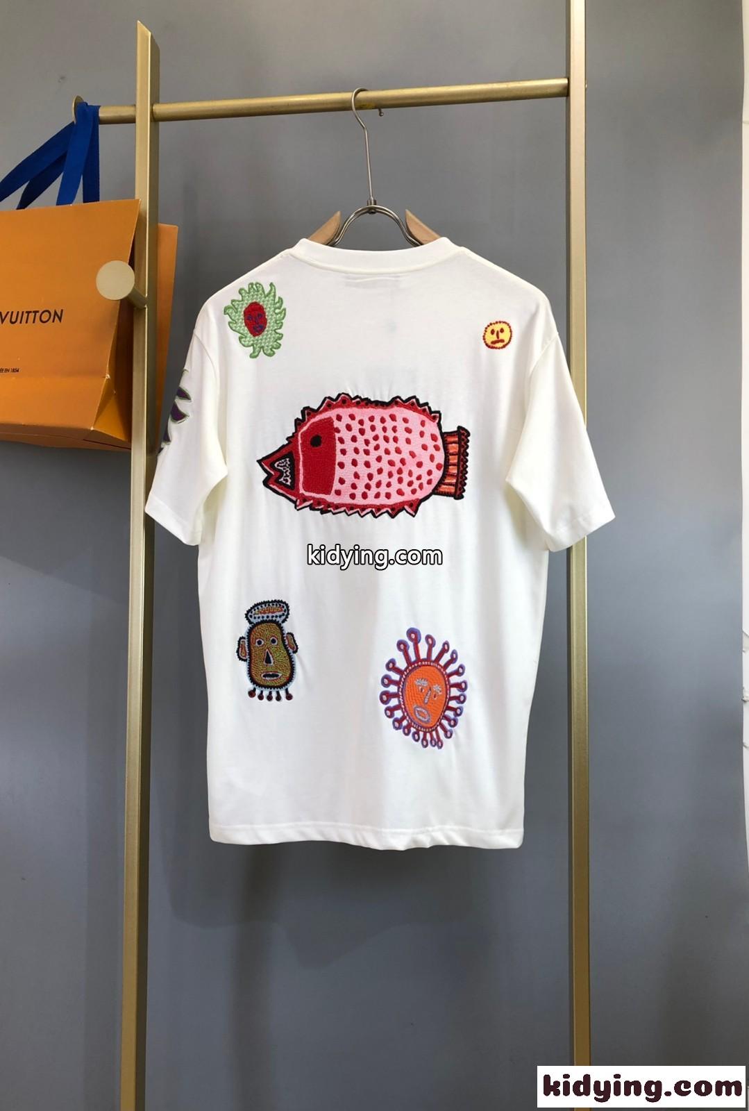 LV × YK エンブロイダードフェイスTシャツ ルイ・ヴィトン Tシャツ コピー 半袖 トップス-2