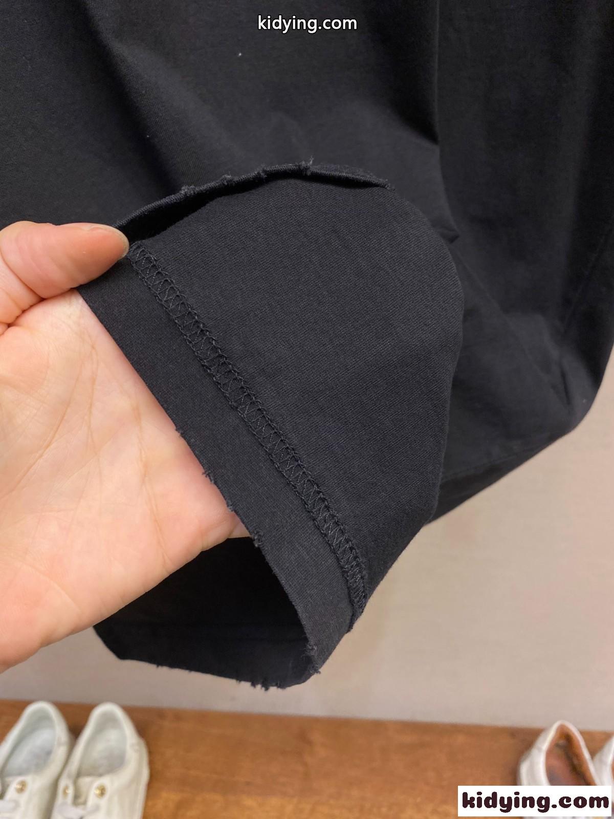 シンプル 刺繍入り クルーネック 半袖Tシャツ バレンシアガ Tシャツ コピー ブラック-4