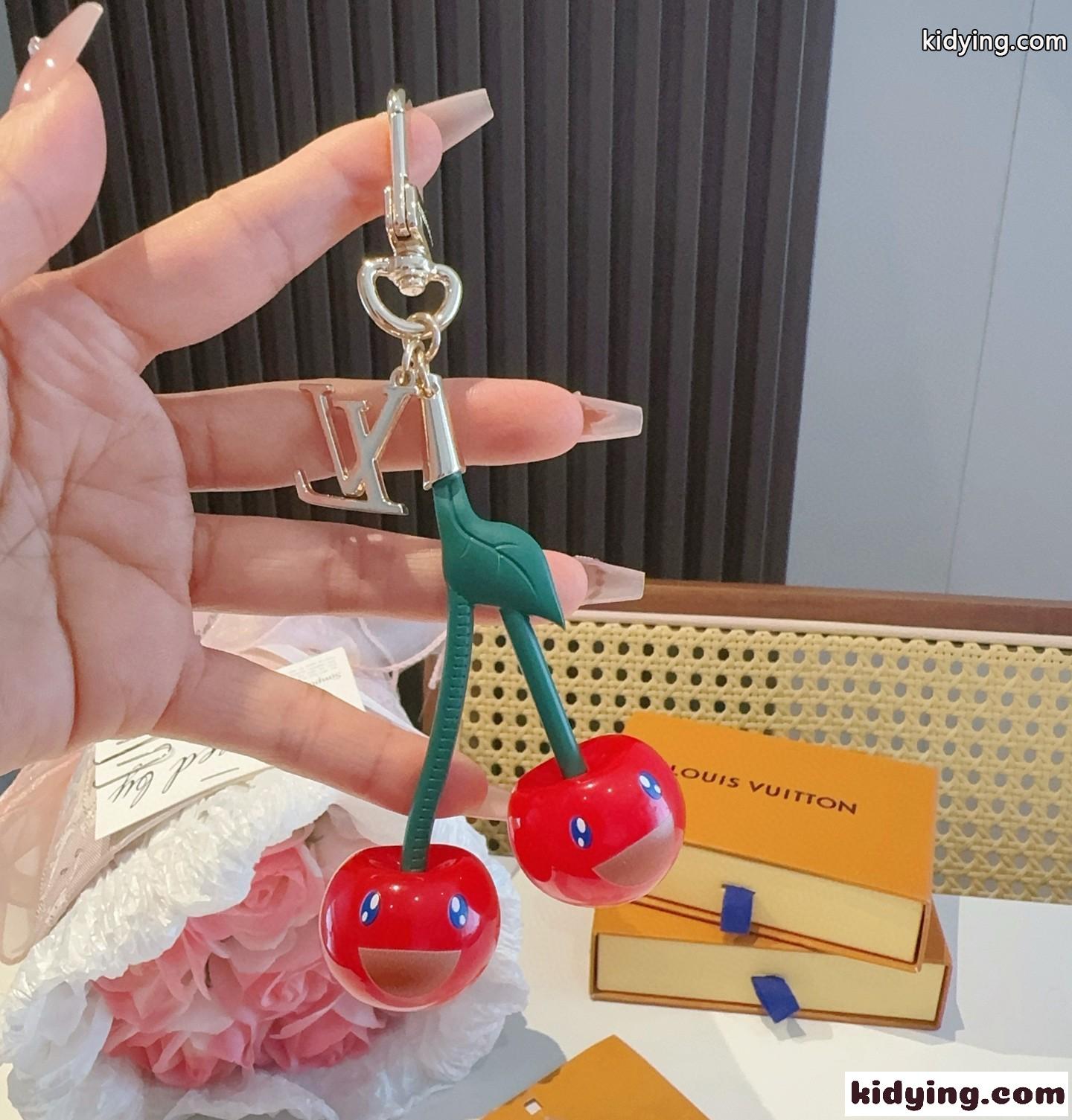 LV × TM バッグチャーム･チェリー ルイ・ヴィトン キーホルダー コピー M02476-1