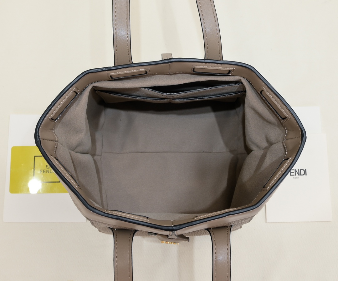 フェンディ バッグ コピー Fendi Origami スモール グレーレザー 変形ミニバッグ-4