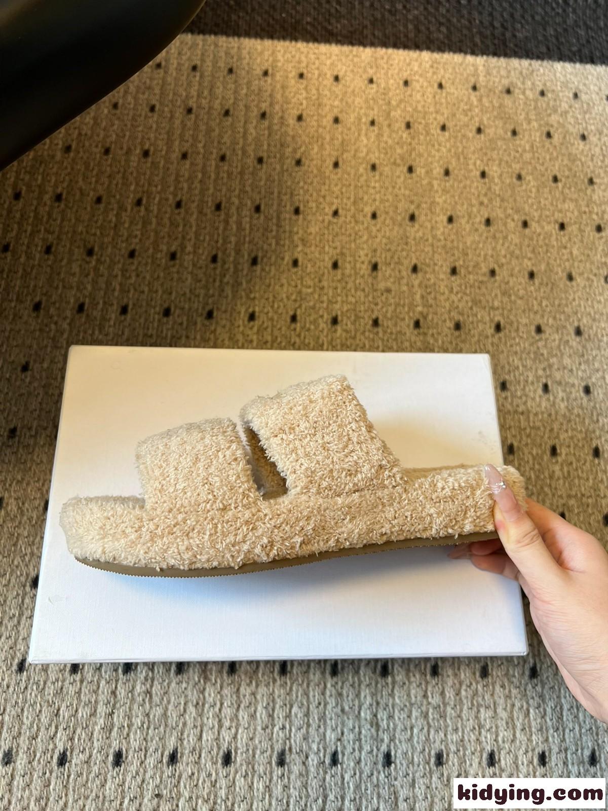 もこもこ セリーヌ サンダル スーパーコピー秋冬 ファーサンダル ベージュ-2