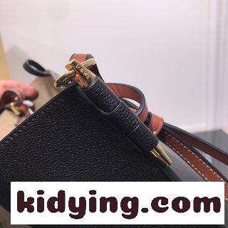 ロエベ バッグ アウトレットコピー 流行はずっと変わっており バケツバッグはファッション圏で永遠に席を占めている-0