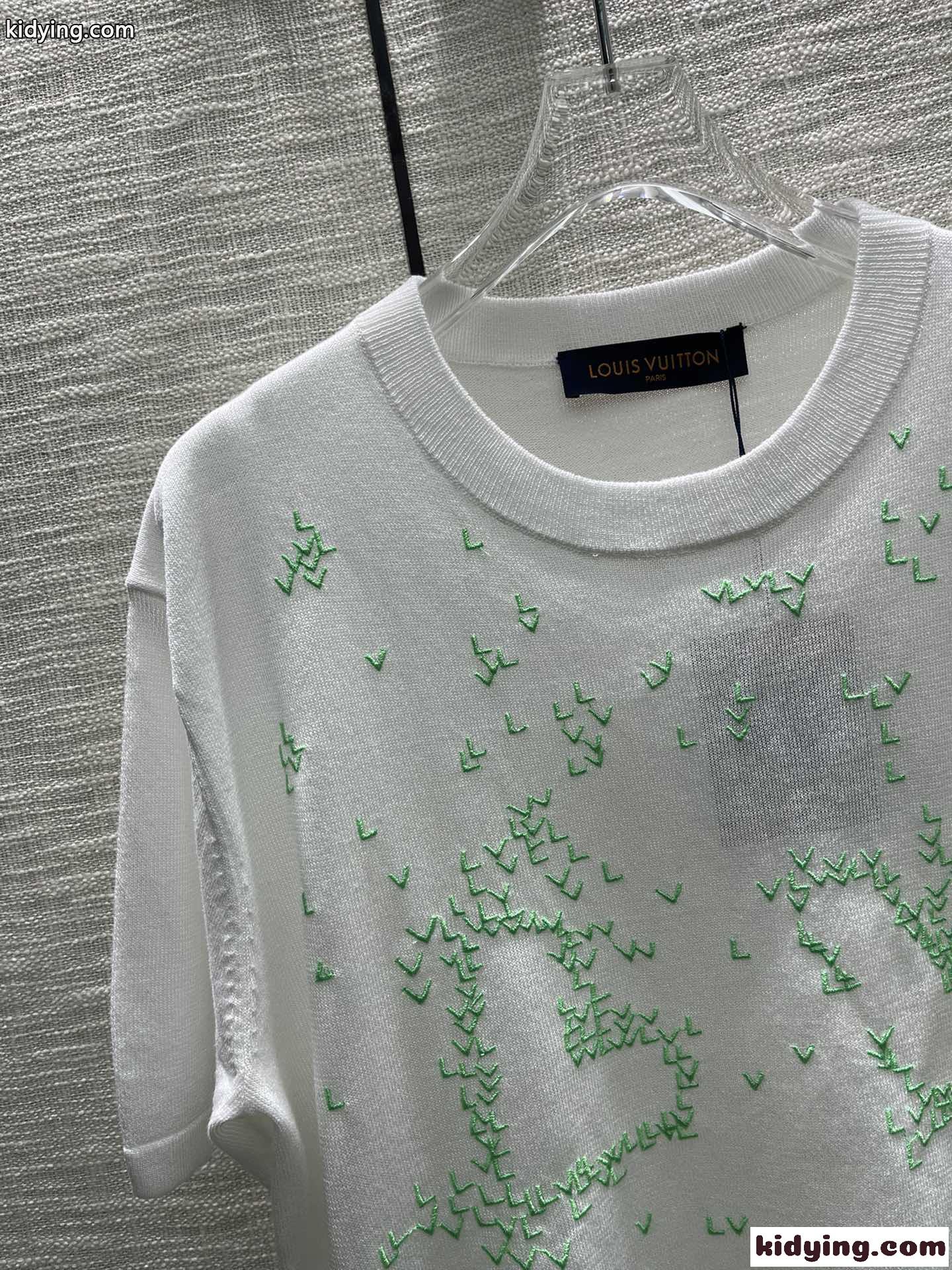 カジュアル ゆったり 着心地抜群 クルーネック 刺繍 半袖 ルイ・ヴィトン Tシャツ コピー おしゃれ ホワイト ブラック-0