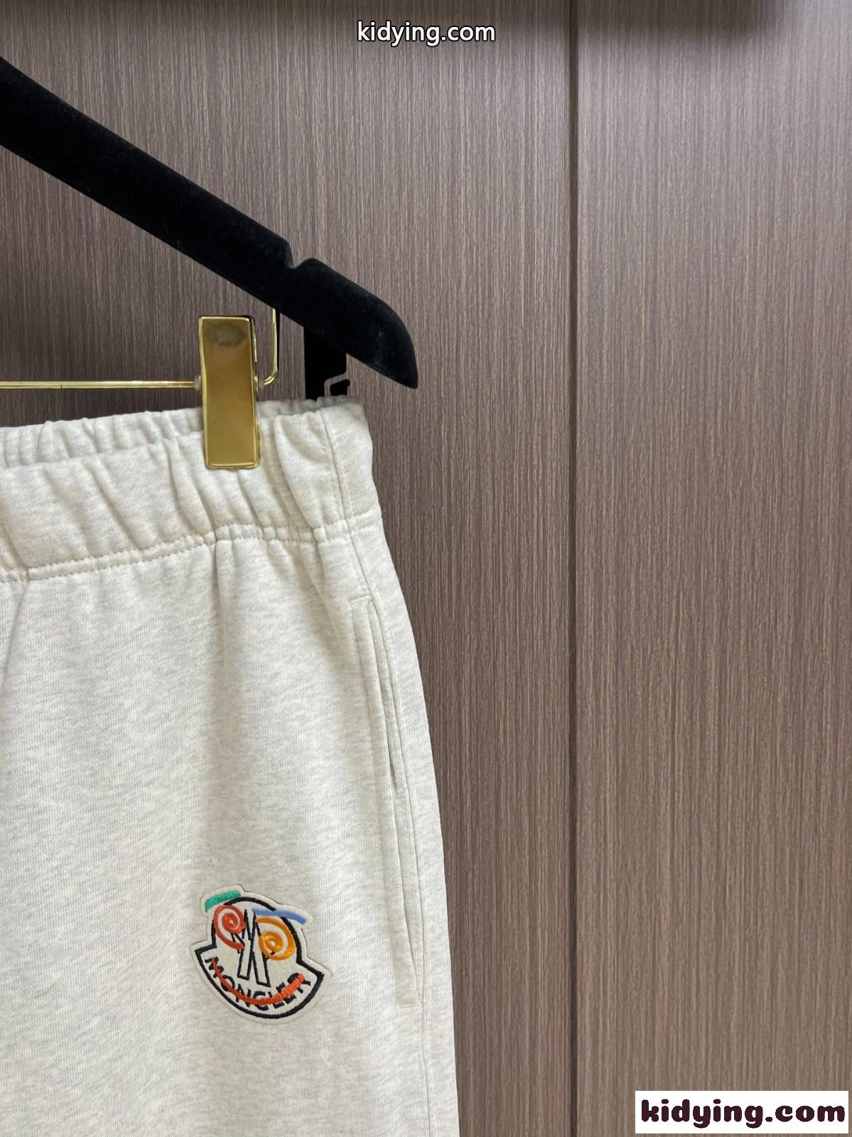 カジュアル 合わせやすい スウェットパンツ モンクレール パンツ コピー メンズ-1
