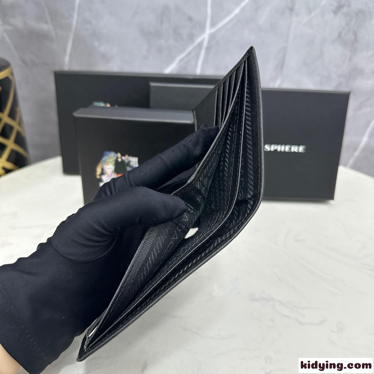 プラダ 財布 コピー 合わせやすい 洗練された 人気 二つ折り財布-3