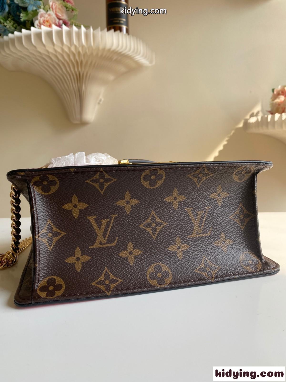 M90516 LV ルイヴィトン ワインウッド モノグラムヴェルニ バッグ スーパーコピー レッド-4