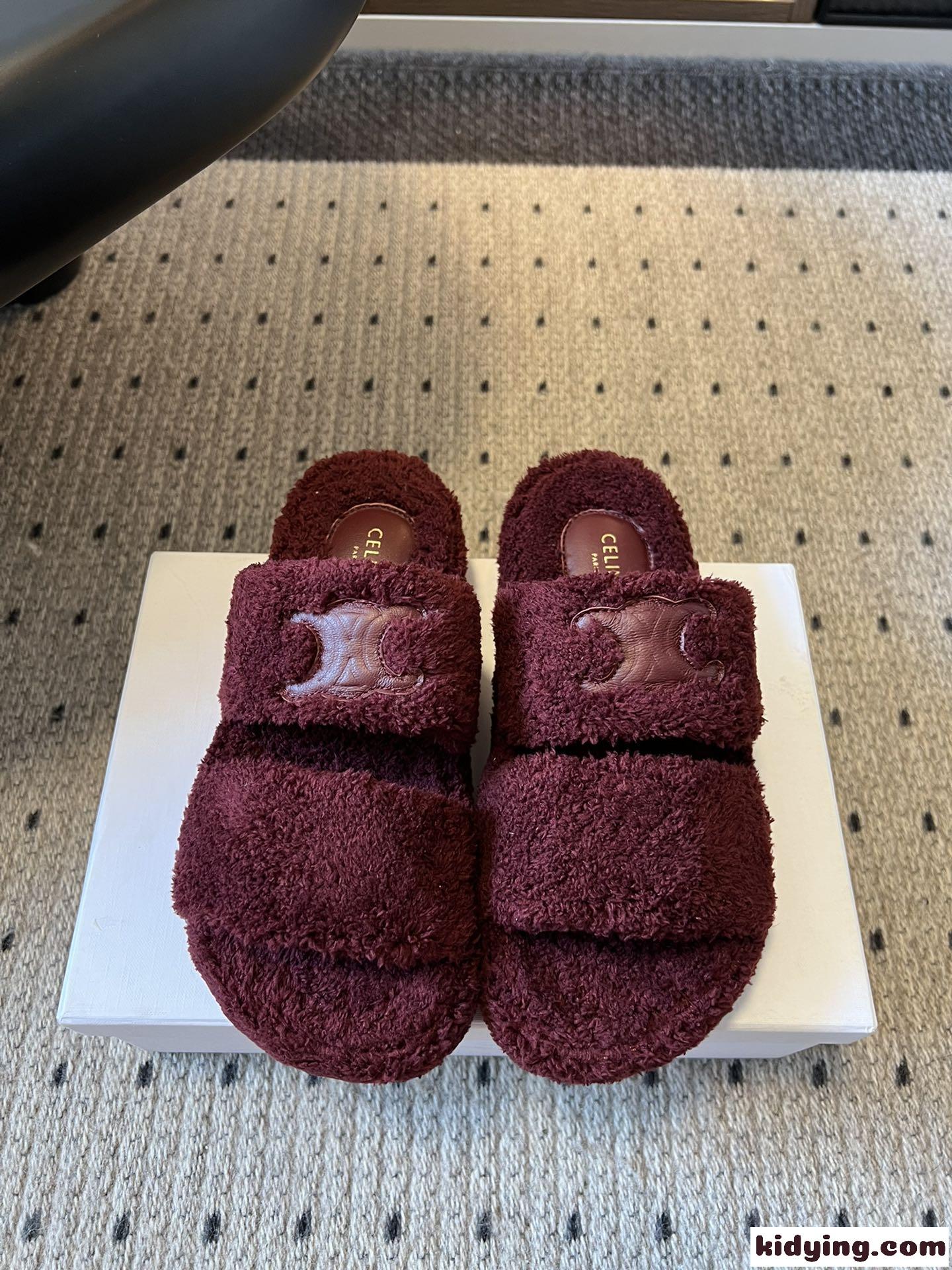 セリーヌ サンダル スーパーコピー秋冬 もこもこ ファーサンダル  レッド-2