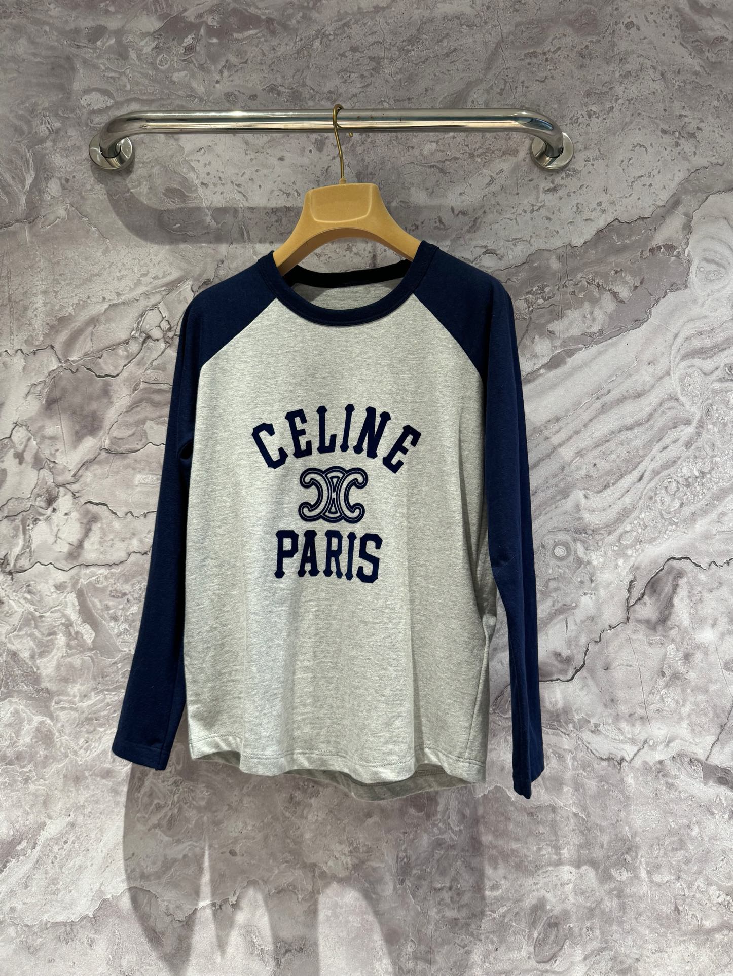 クラシック ロゴ クルーネックTシャツ セリーヌ 長袖Tシャツ コピー 人気-1