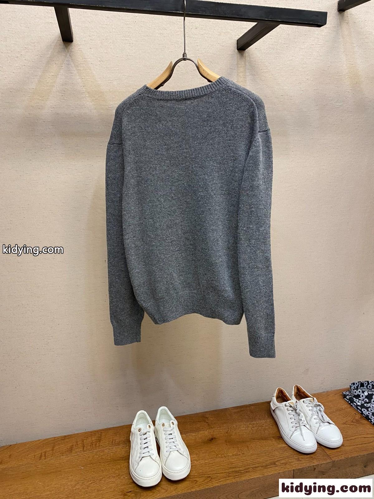 アナグラム刺繍 ウール クルーネック ロエベ セーター コピー グレー-1