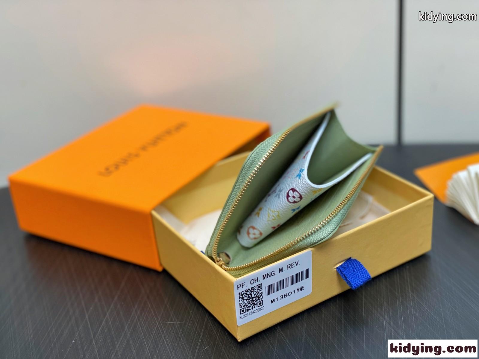 ルイ・ヴィトン 村上隆 LV × TM ポルトフォイユ･ノア コンパクト スーパーコピー M13801 グリーン-3